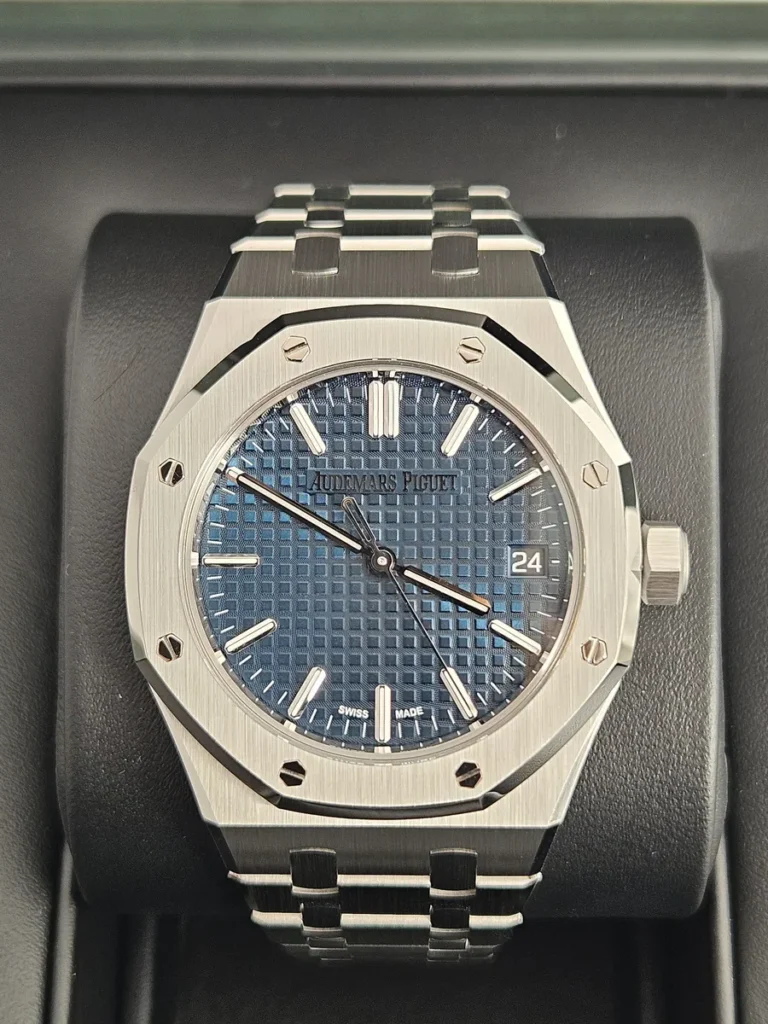 AUDEMARS PIGUET ROYAL OAK 15550ST – BLUE DIAL | 37MM